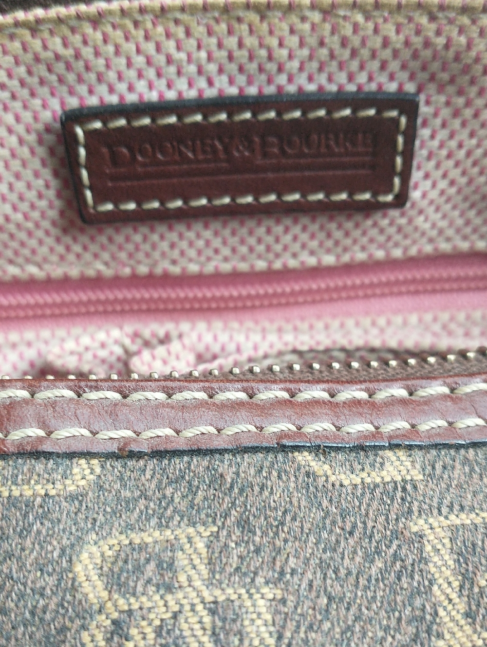 Dooney & Bourke Monogram Fabric Handbag 👜 - Picture 8 of 10